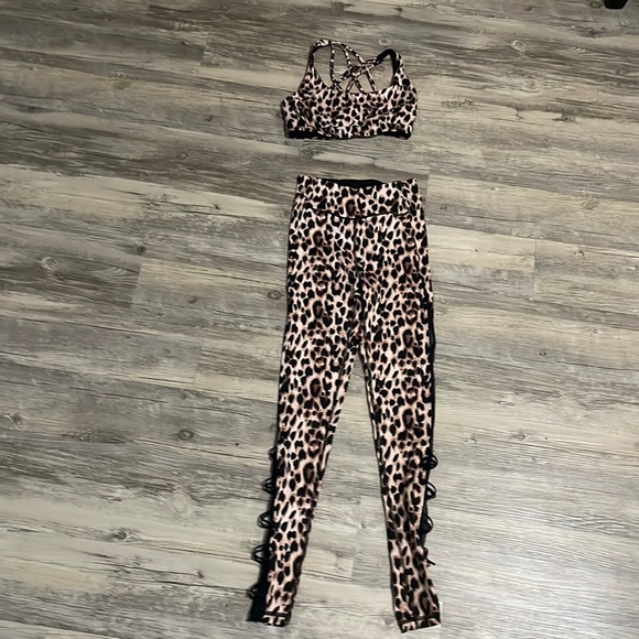 Victoria secret cheetah workout outfit - Picture 1 of 5